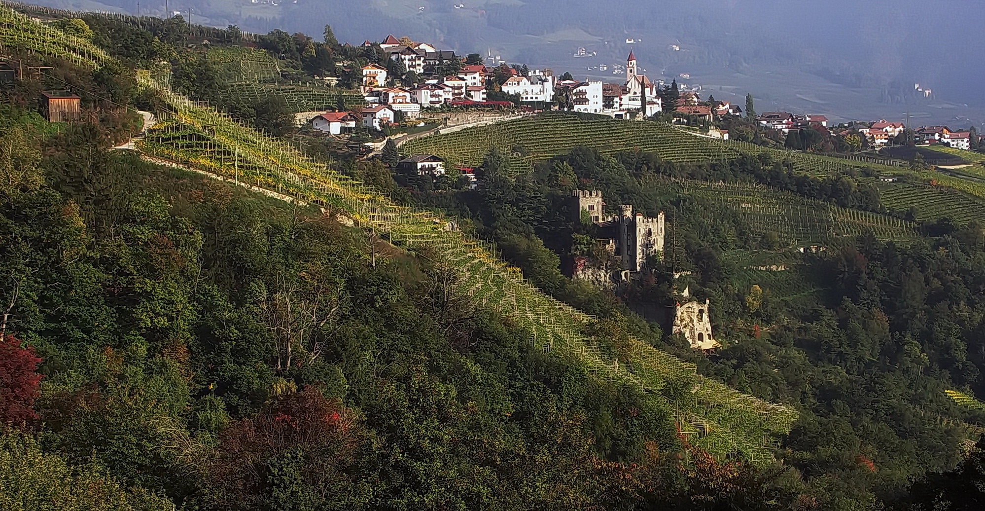 In der Umgebung von Schloss Tirol