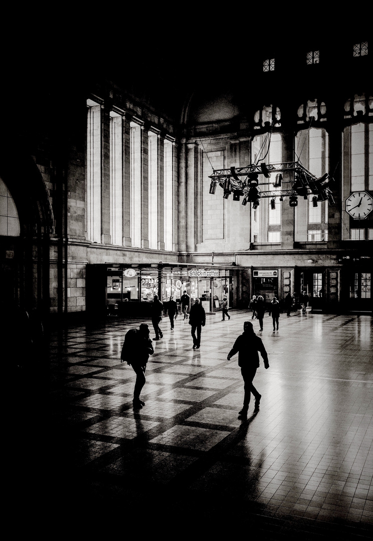 In der Vorhalle des Leipziger Hautbahnhofs