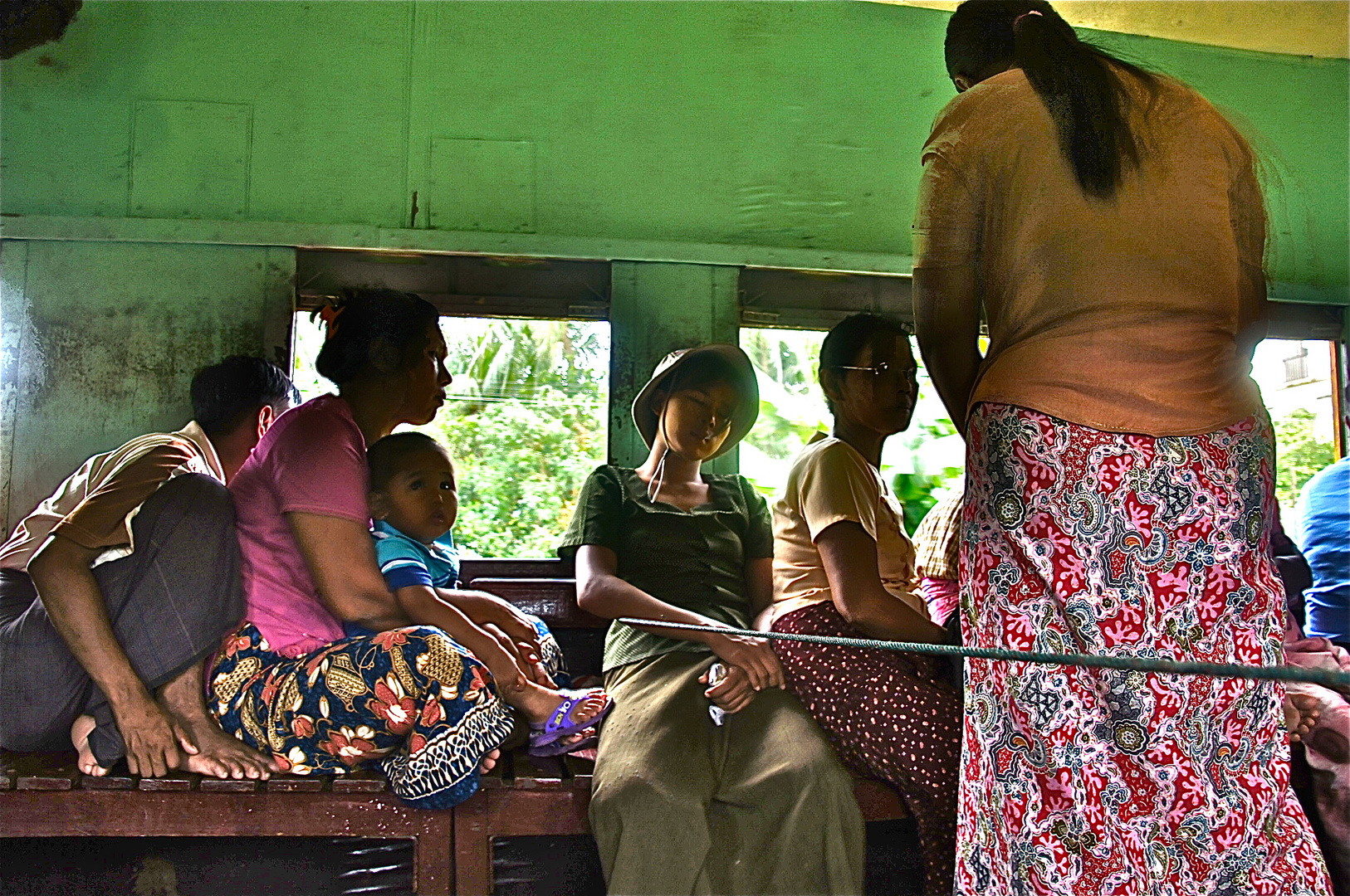 in der vororteline yangon, burma 2011