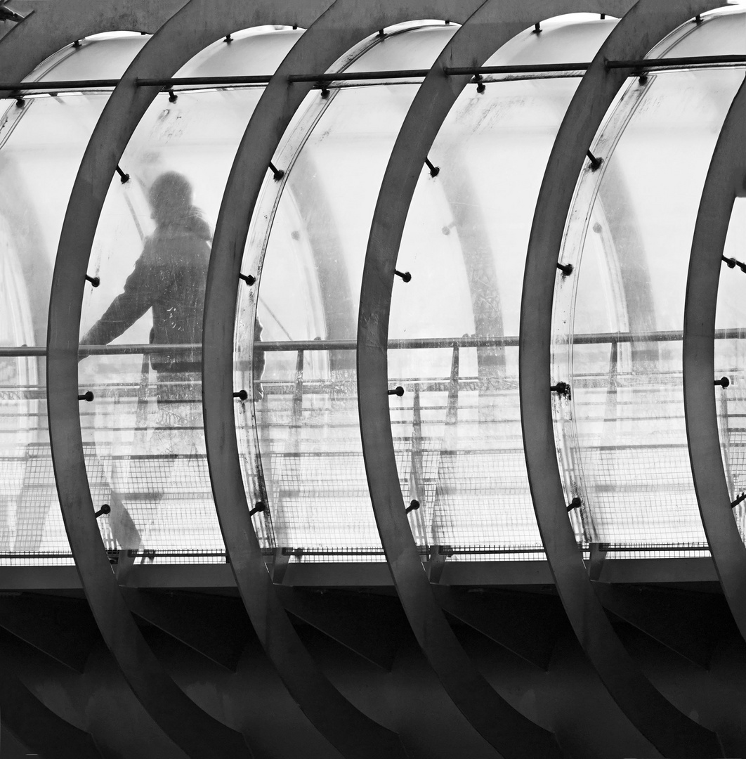 In die Röhre gucken Foto & Bild architektur, erwachsene menschen, konzept fotografie Bilder