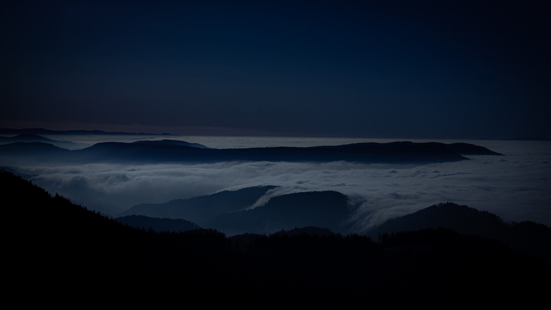 In die Täler fließt nachts der Nebel...