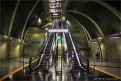 in die Tiefen der neuen U-Bahn-Haltestelle Heumarkt ....