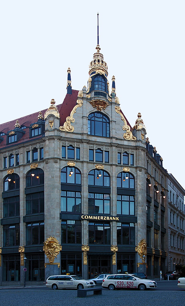 In diesem noblen Gebäude hat sich die Commerzbank in Leipzig niedergelassen.