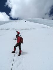 In discesa sul tratto ripido sotto la cima del Leòn Huacanan