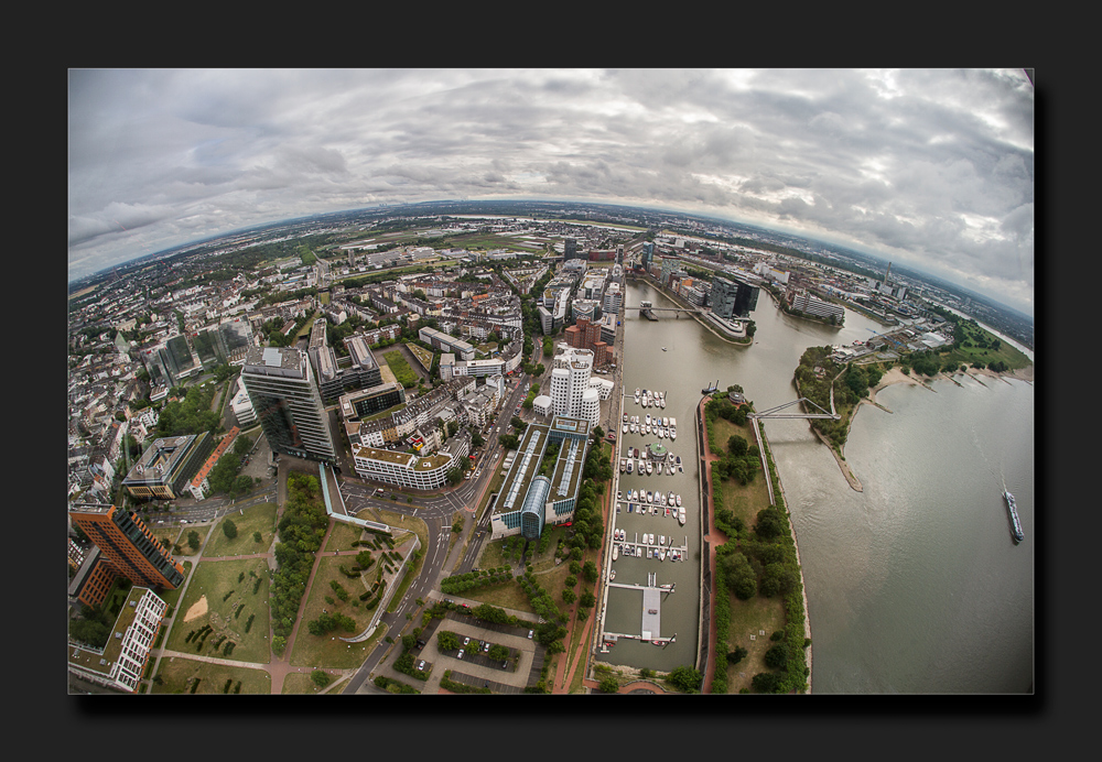 In Düsseldorf ist die Erde rund I