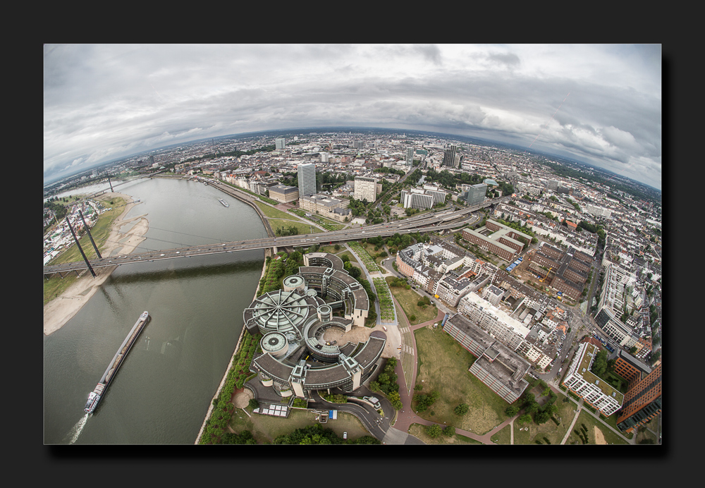 In Düsseldorf ist nicht nur der Landtag rund