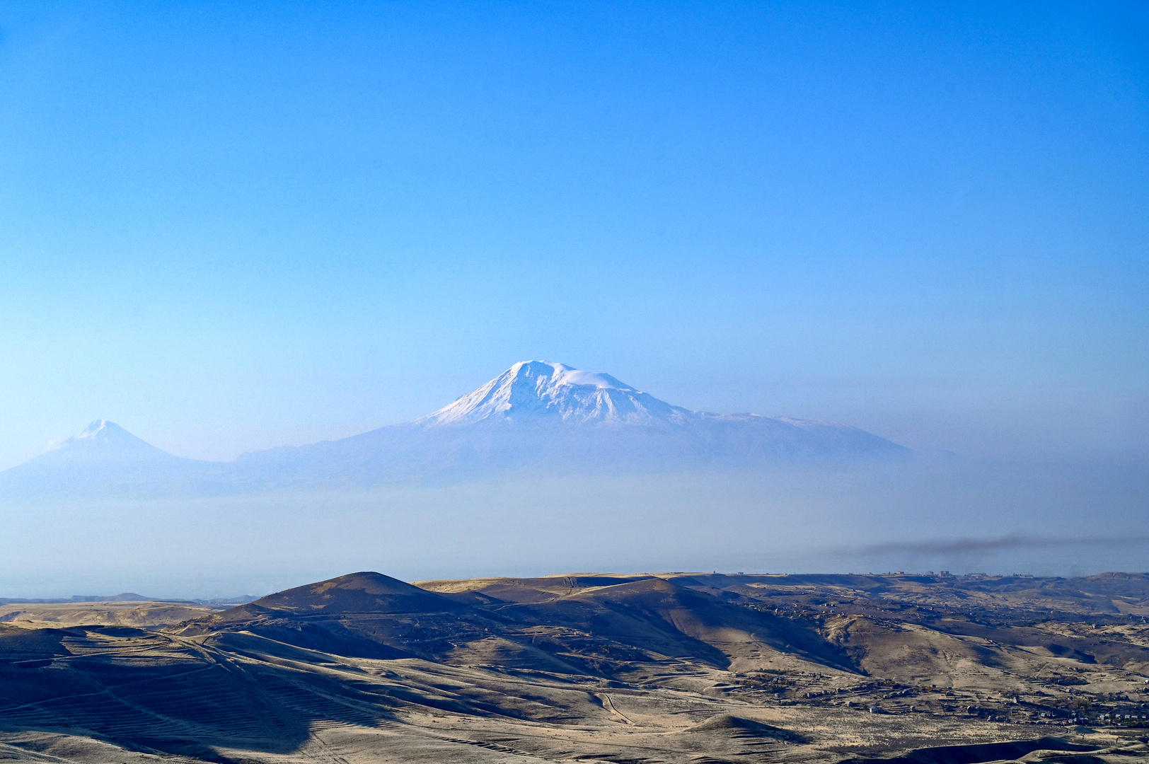 In dunstiger Ferne der Ararat 02