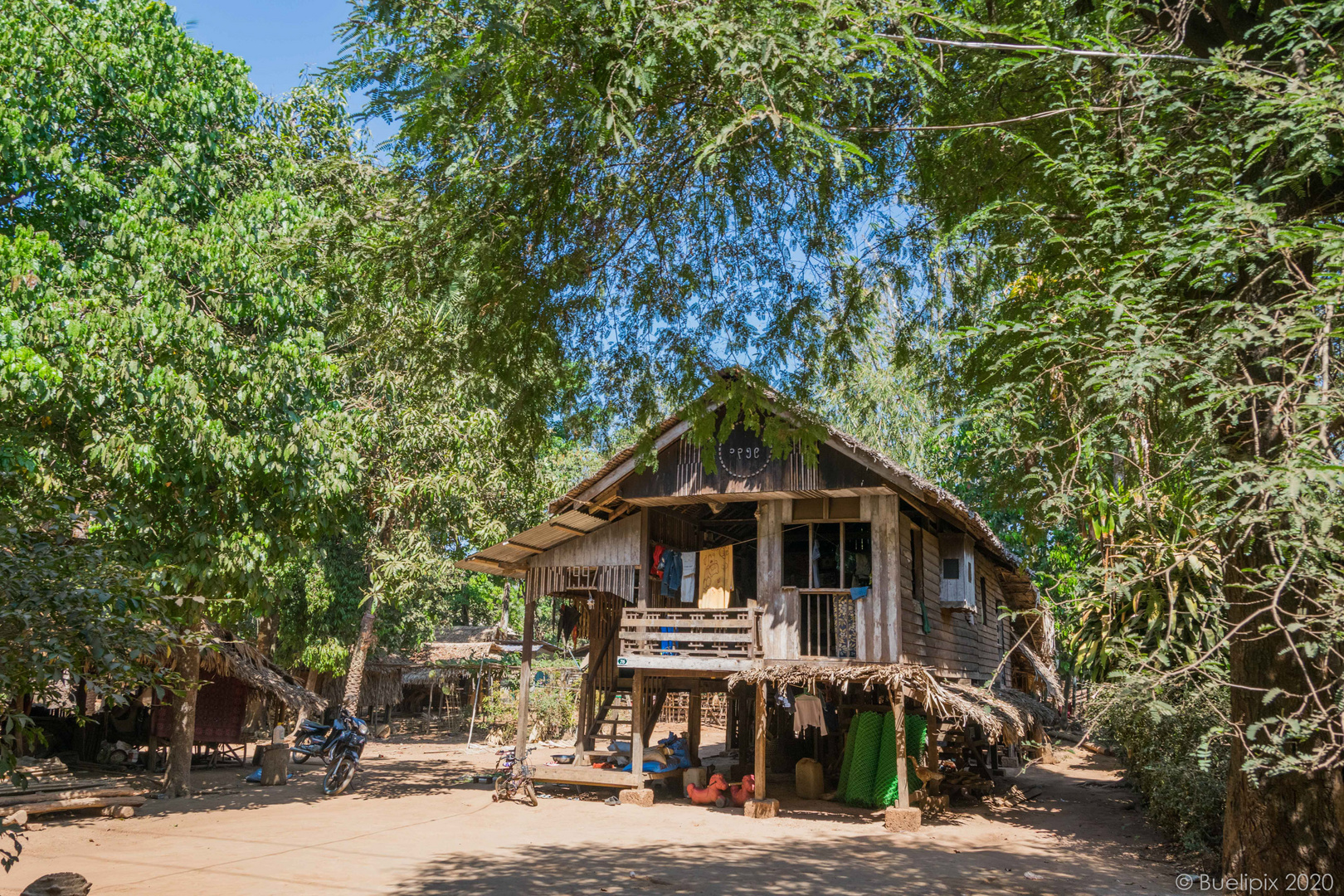 in einem Dorf zwischen Thaton und Don Wun (© Buelipix)