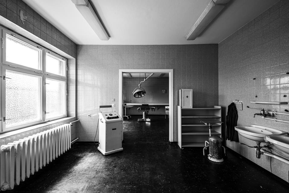 In einem ehem. Gefängnis-Krankenhaus des Ministeriums für Staatssicherheit der DDR in Berlin