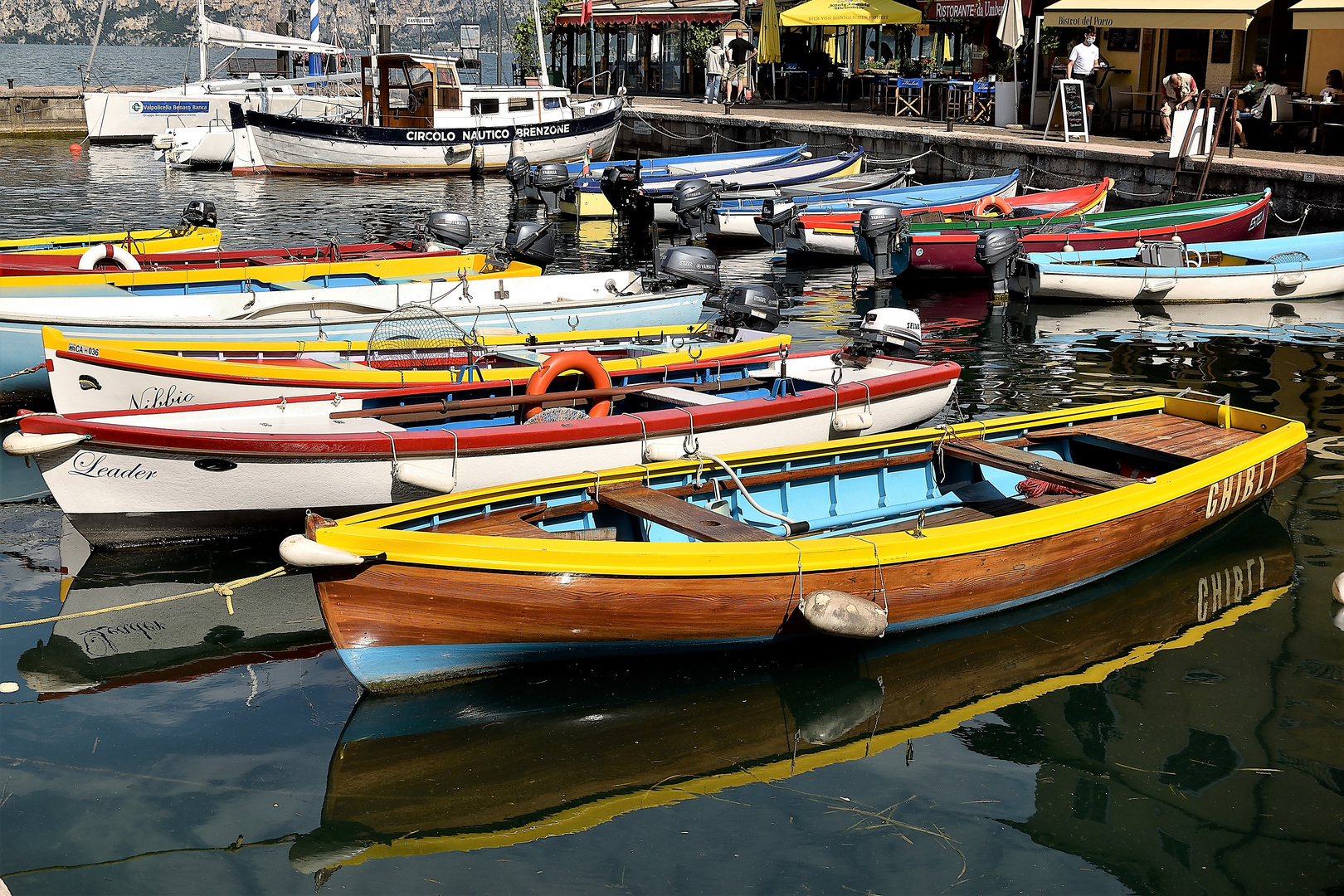 In einem kleinen Hafen am Gardasee...