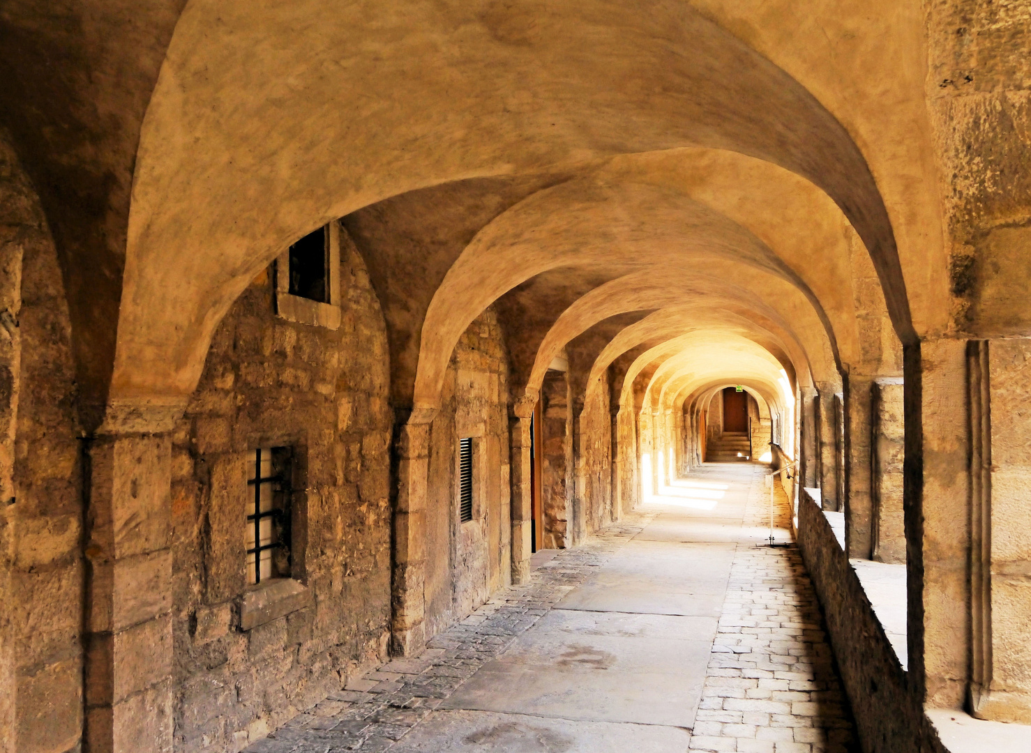 In einem Kloster