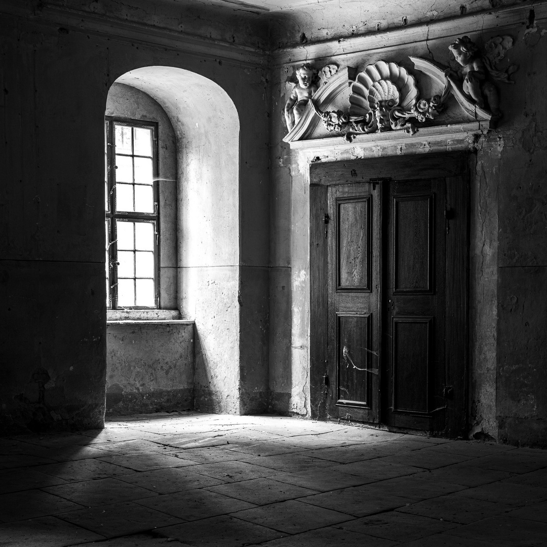 In einem verlassen des Wasserschloss im Raum Görlitz