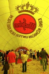 In einer begehbaren Ballonhülle / 20. WARSTEINER INTERNATIONALE MONTGOLFIADE ( 10 )