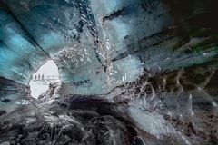 In einer Gletscherhöhle bei Vik