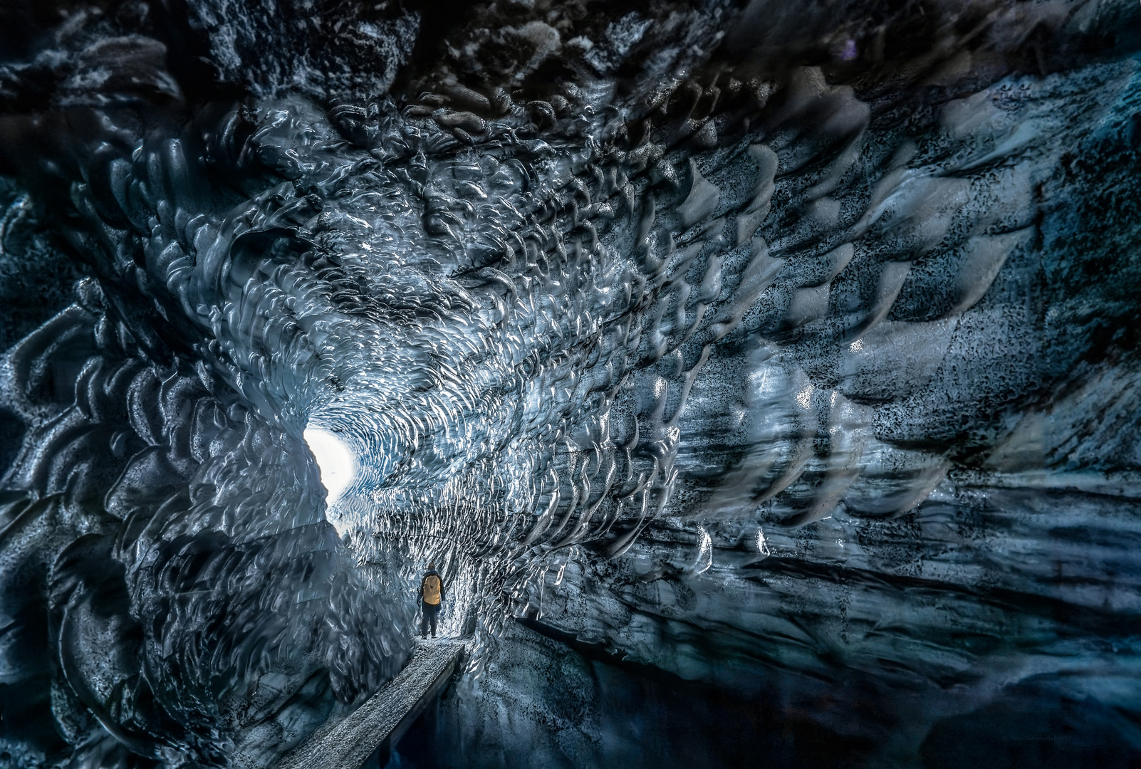 In einer Gletscherhöhle bei Vik