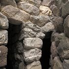 In einer Nuraghe von Barumini (Sardinien) / In un nuraghe di Barumini (Sardegna)