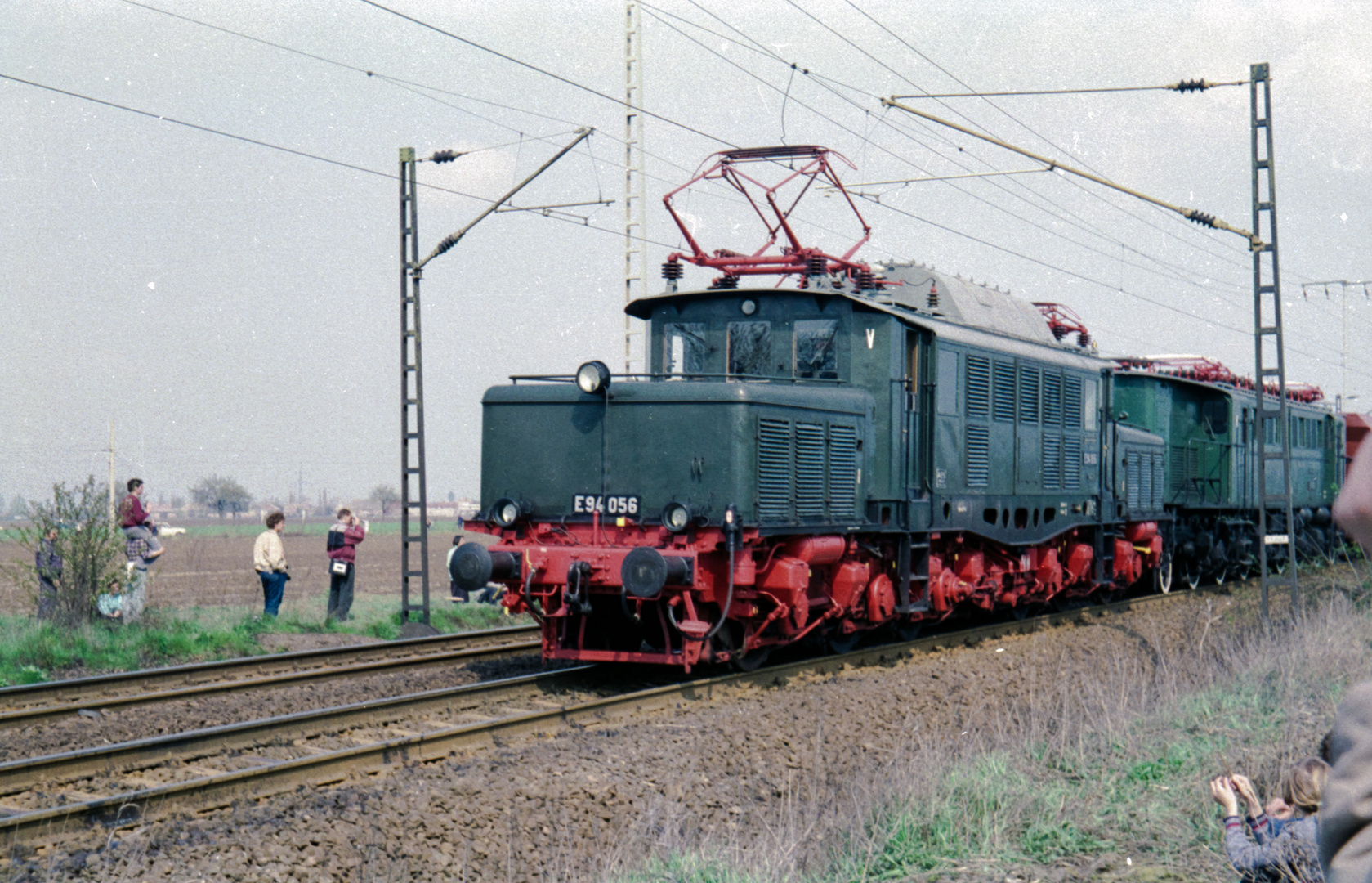 In Erinnerung an die 1989 in Riesa durchgeführte Fahrzeugparade.