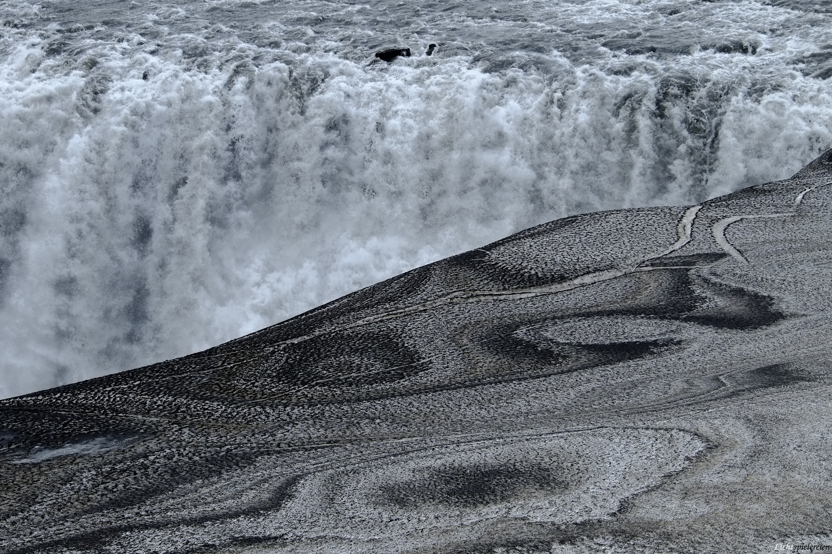 in Erinnerung an Dieter Schweizer - Aschekunst am Dettifoss