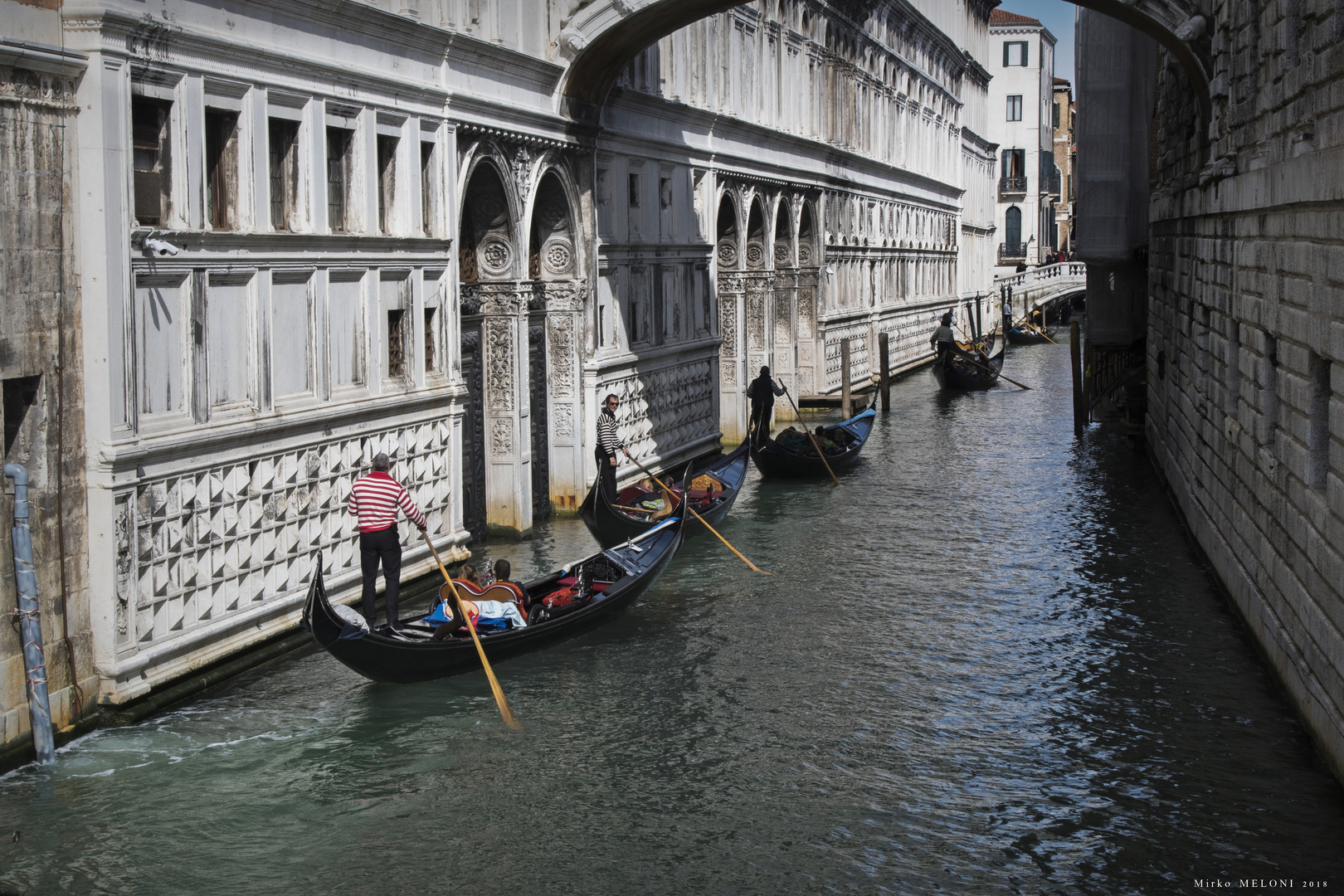 In fila per uno verso ponte dei sospiri