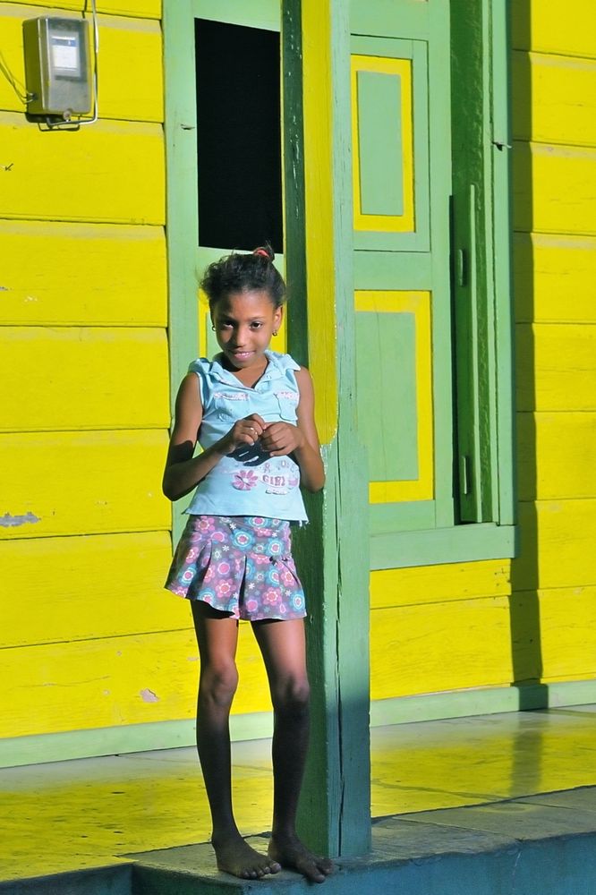 In front of an housedoor in the lane of Baracoa