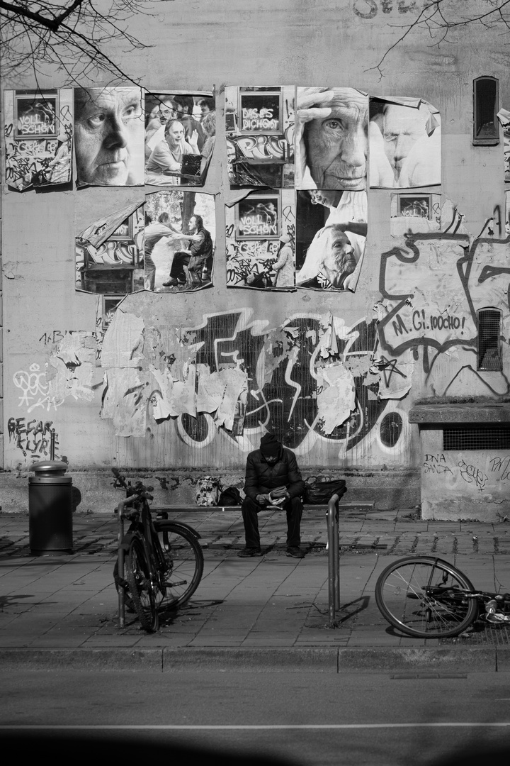 In front of the wall Foto & Bild streetfotografie mit menschen