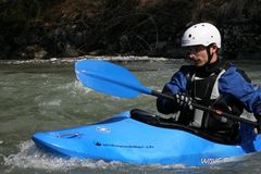 in ganz in blau - die Simme paddeln macht Spaß