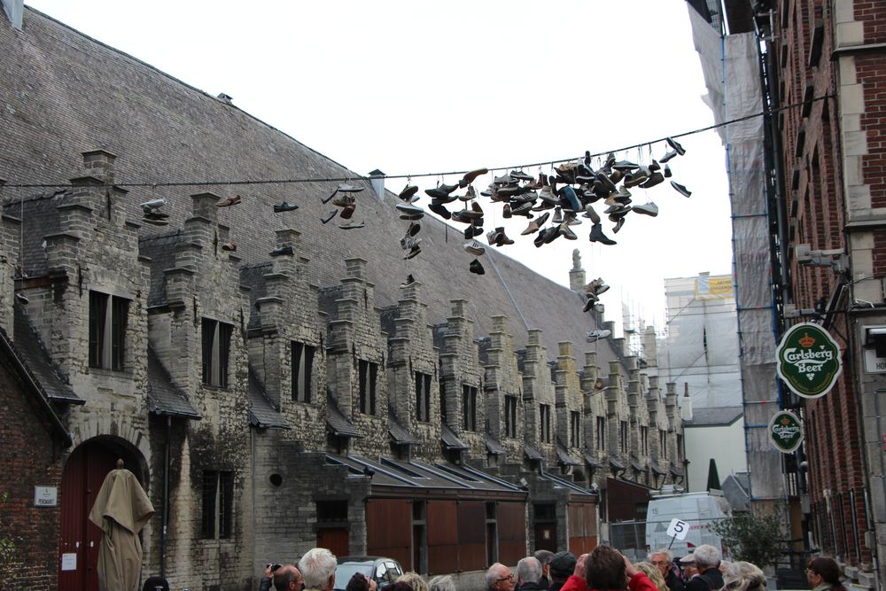 In Gent ist die Schuhaufbewahrung anders. Ja, Ja ...die Studenten