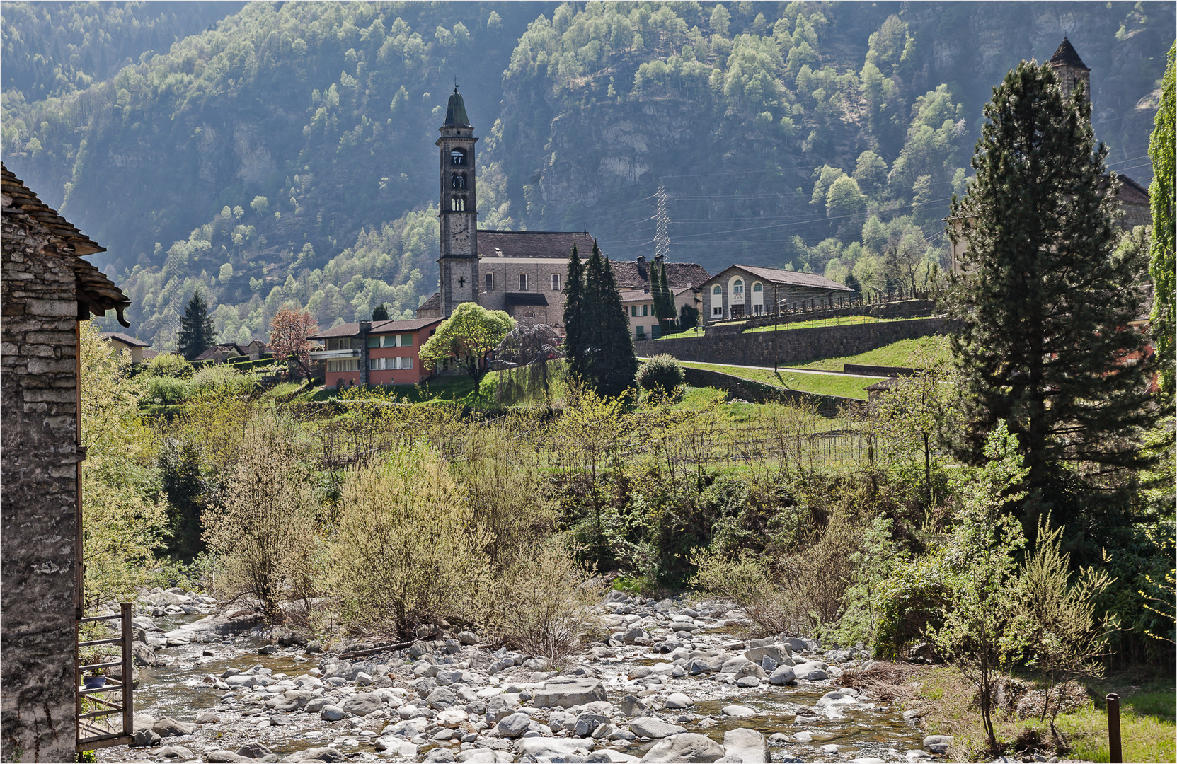 In Giornico liegt im Ticino ...