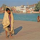 in Haridware am Weg zum großen Waschplatz der Mutter Ganga