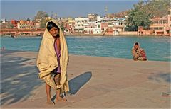 in Haridware am Weg zum großen Waschplatz der Mutter Ganga