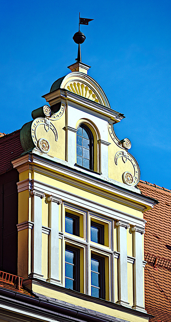 IN Ingolstadt Rathausplatz 02 Altes Rathaus Zwerch Giebel 21D_1064