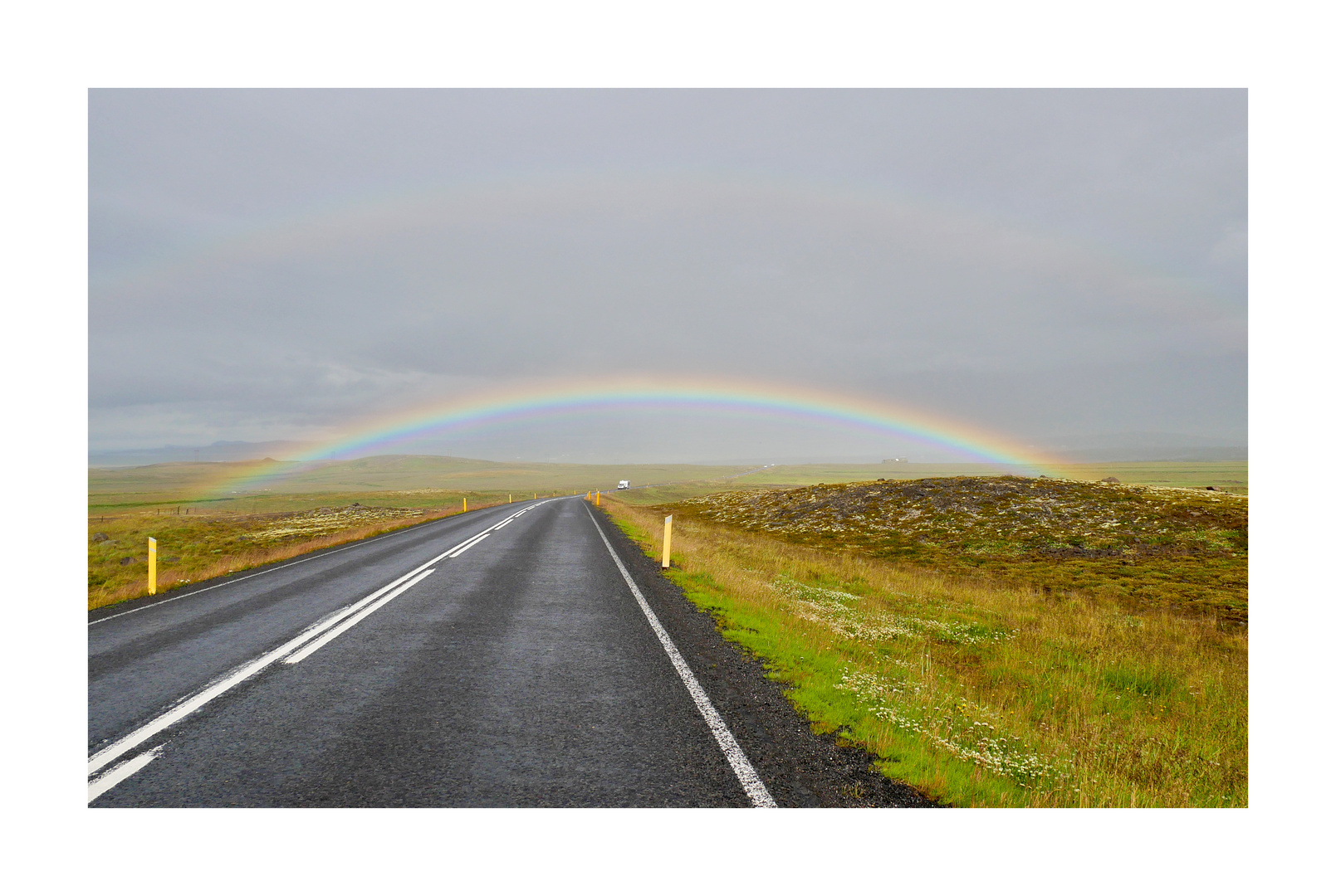 In Island gibt es, ungelogen - zum Durchfahren ' nen Regenbogen!