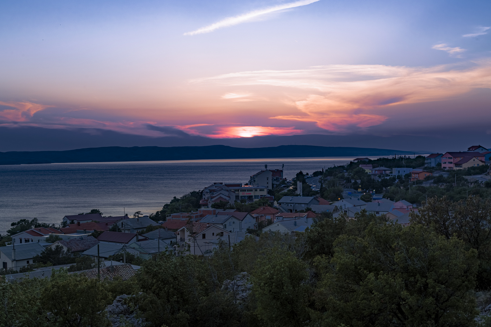 In Karlobag bricht die Nacht ein