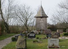 In Klanxbüll steht der Turm neben der Kirche