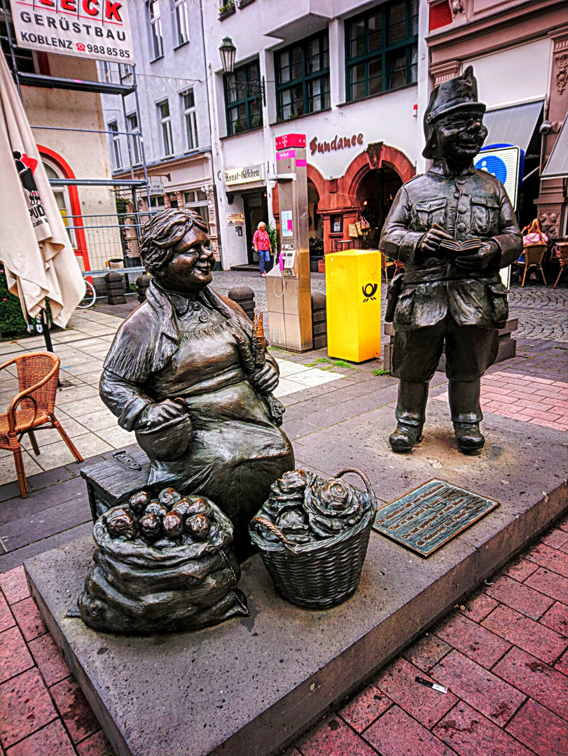 In Koblenz- Blumen Kläre und der Schutzmann