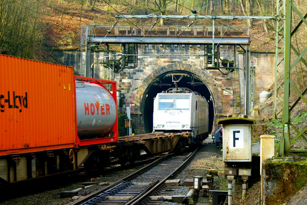 In Langeland vor dem Tunnelportal