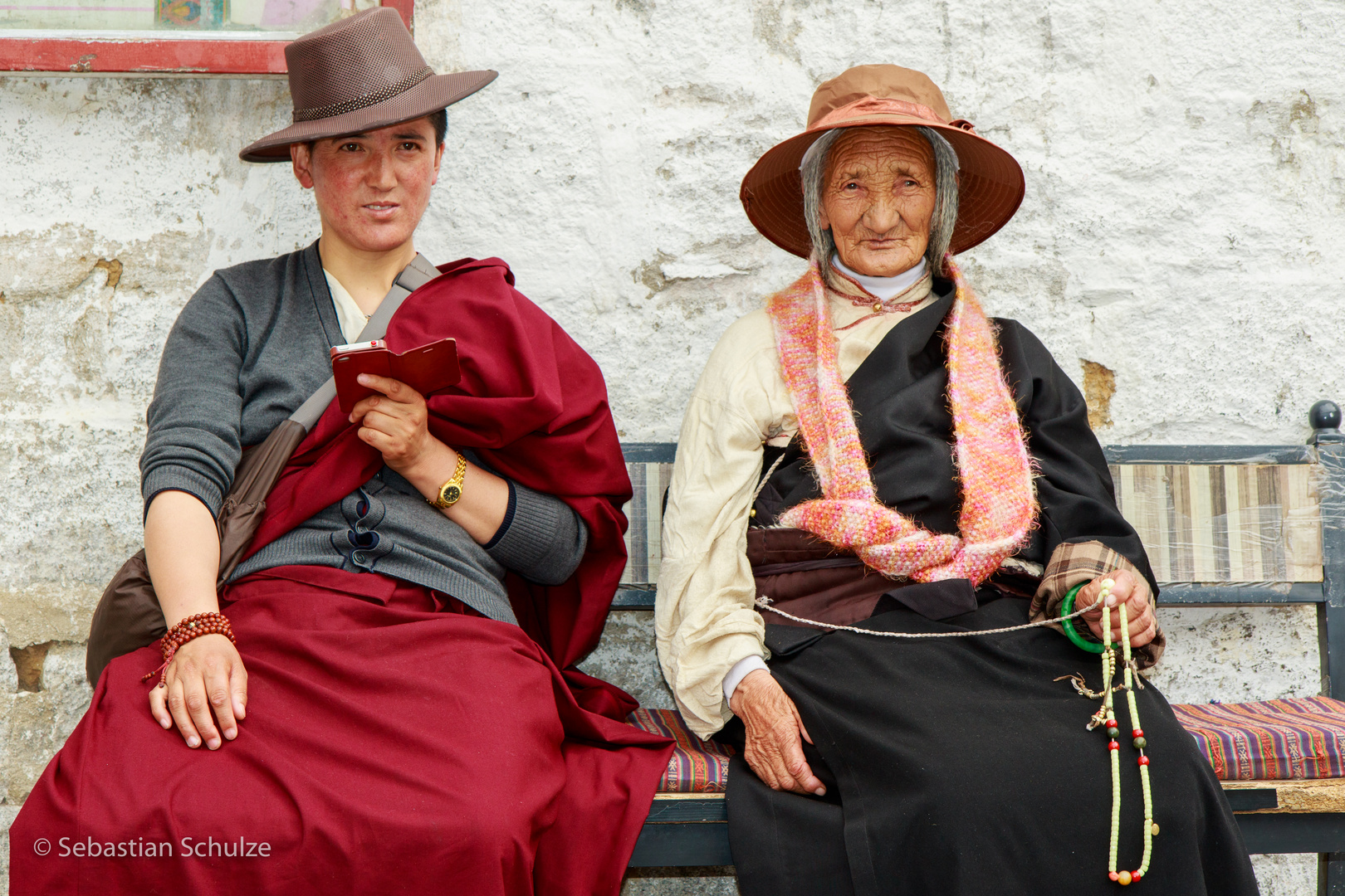 in Lhasa - Jung und Alt