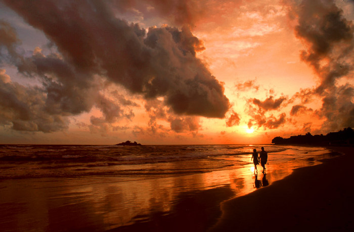 In Love - Sunset in Beruwala - by Richard Aicher