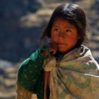 In Lumpen gehüllt- kleines Mädchen in Peru