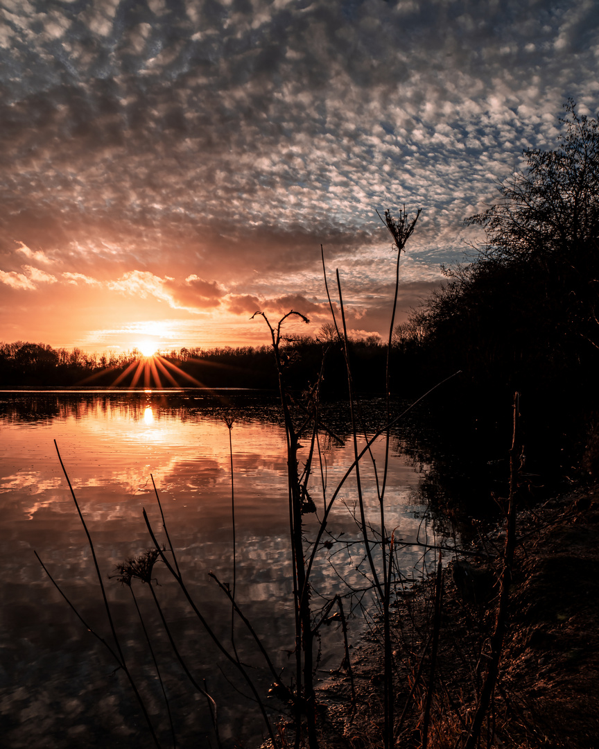 In Maintal der Höllsee zum Sonnenuntergang