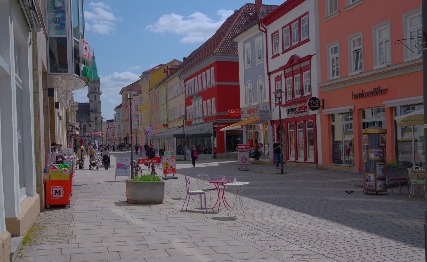 in Meiningen: die schönen farbigen Häuser in der Hauptstraße