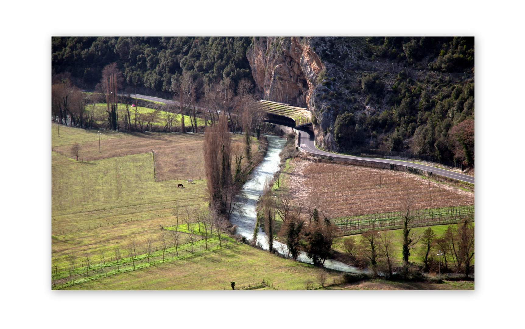 In mezzo scorre il fiume