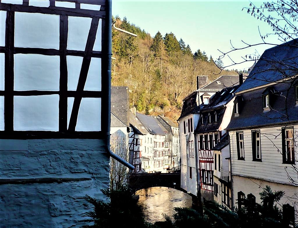 in  MONSCHAU  am  Flüsschen  RUR 