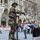 In München unterwegs - Pantomime auf dem Rathausplatz