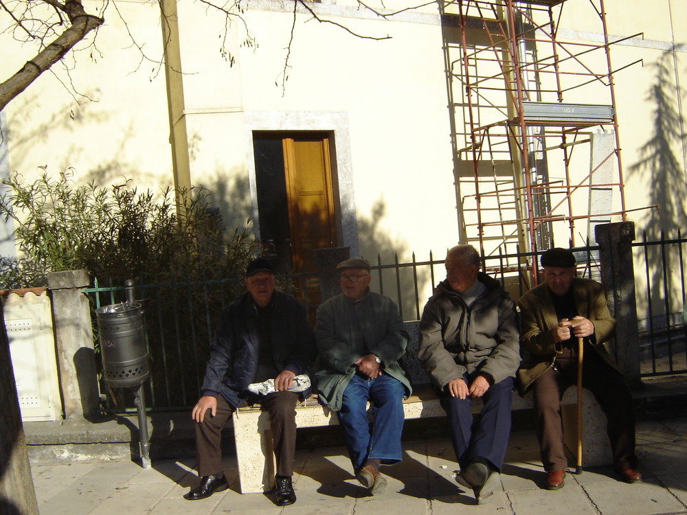 in piazzetta a Vico la domenica