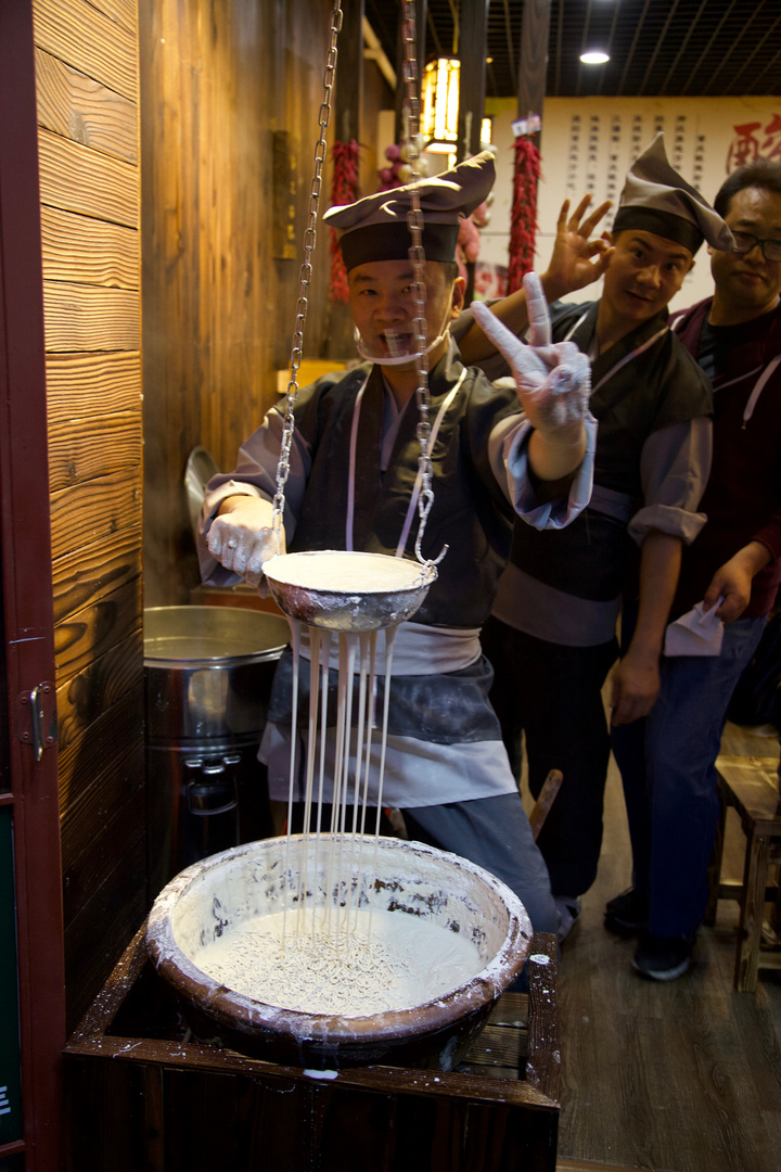 In Qibao: Nudel-Macher