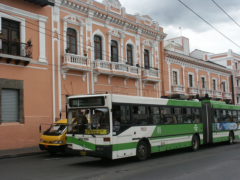 In Quito gibt's noch den guten alten O-Bus!