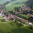 In Rathen am Fuße der Bastei im Elbsandsteigebirge ist die S Bahn eingefahren...