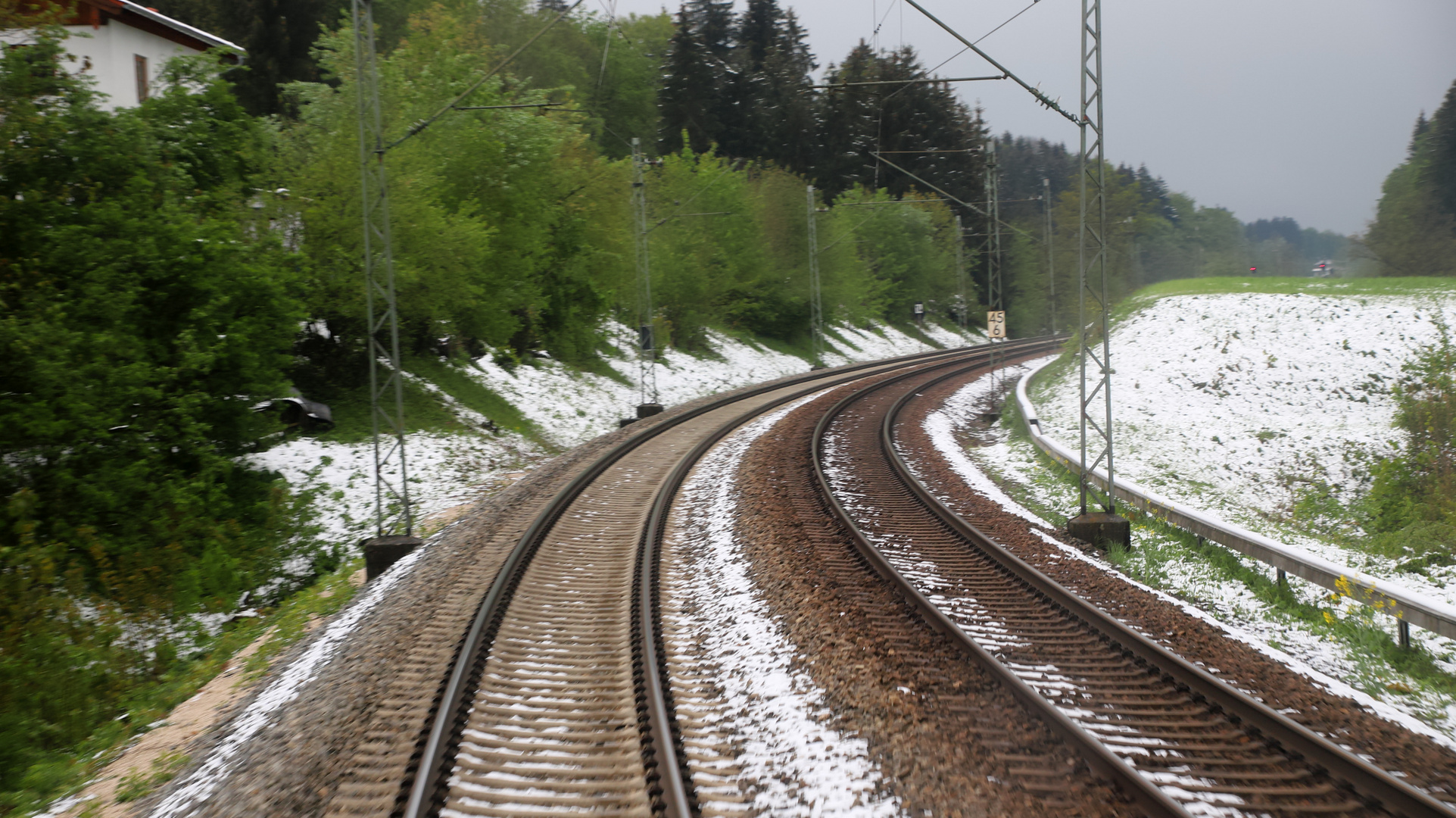 In Richtung Alpen kündigen sich winterliche Verhältnisse an