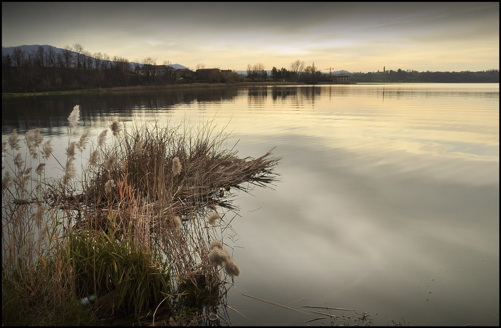 in riva al lago